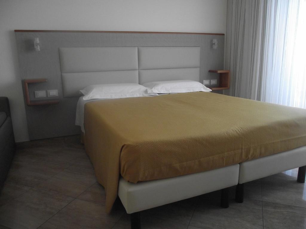 Il Girasole Hotel Terracina Exterior photo