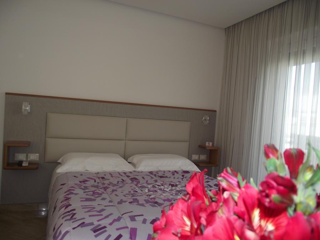 Il Girasole Hotel Terracina Exterior photo